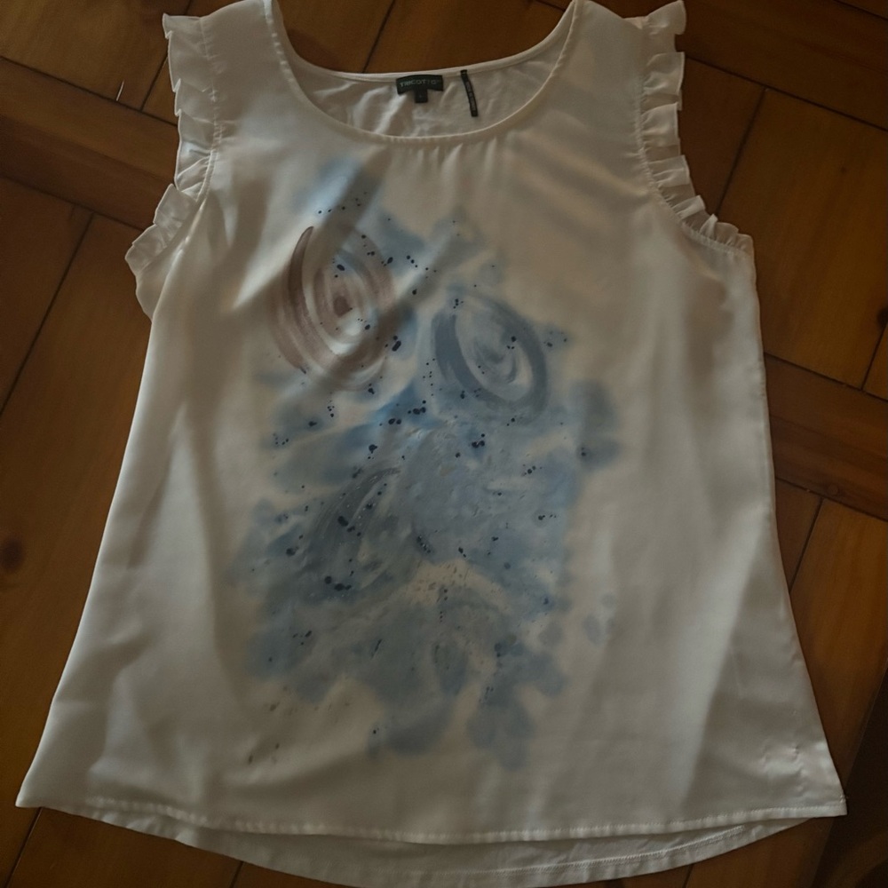 Tricotto White Top with Blue and Gold swirls. Ruffled sleeves. Super comfy